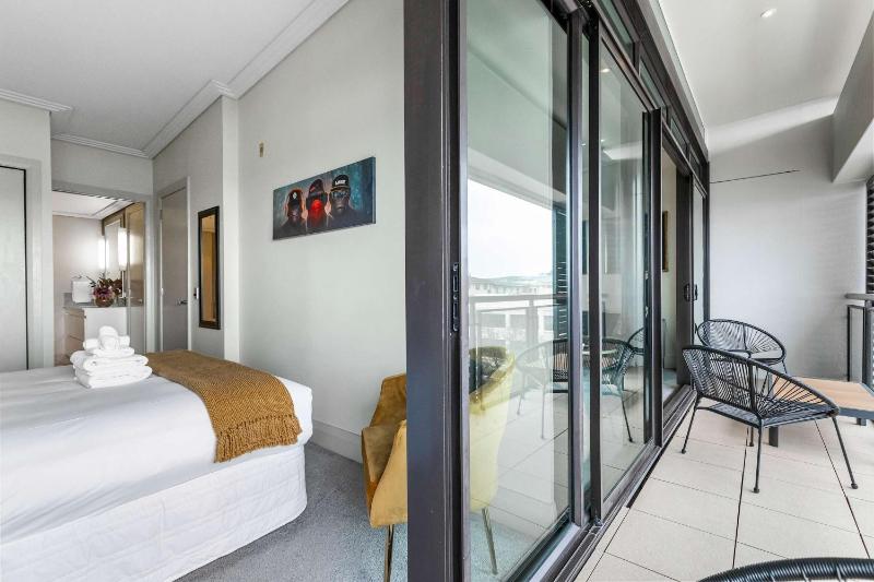 Viaduct Harbour 2BR w Full Comforts Zodiak Stays - image 6