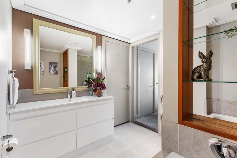 Viaduct Harbour 2BR w Full Comforts Zodiak Stays - image 7