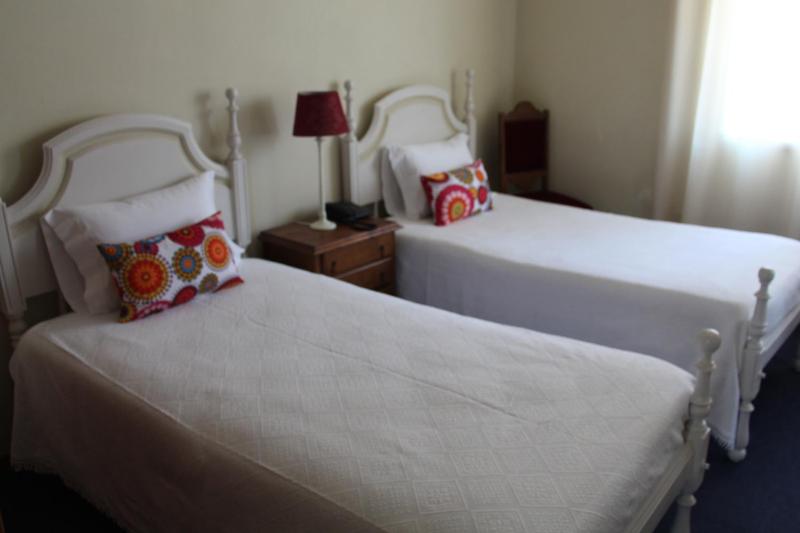 Twin Room image 2