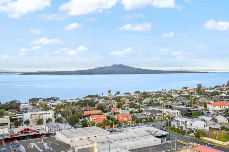 Amazing Ocean Views 1BR Gym Tennis 14thFlr - image 2