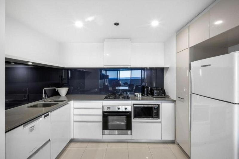 Luxe 2BDR Oceanview Escape at Circle on Cavill - Hosted by Coastal Letting Co - image 9
