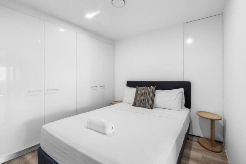 Luxe 2BDR Oceanview Escape at Circle on Cavill - Hosted by Coastal Letting Co - image 14