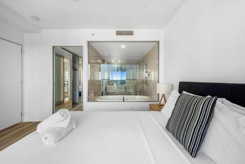Luxe 2BDR Oceanview Escape at Circle on Cavill - Hosted by Coastal Letting Co - image 4