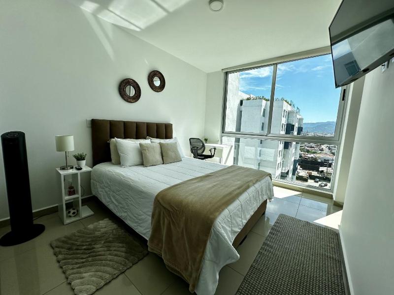 Luxury 12th Floor Apartment with Views - Downtown San Jose Pool and Gym - image 1