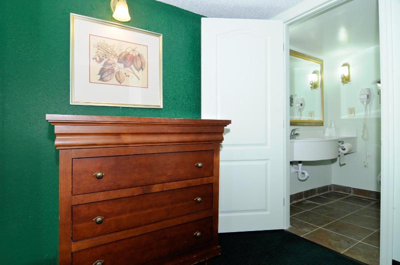 King Room - Disability Access - Non-Smoking image 3