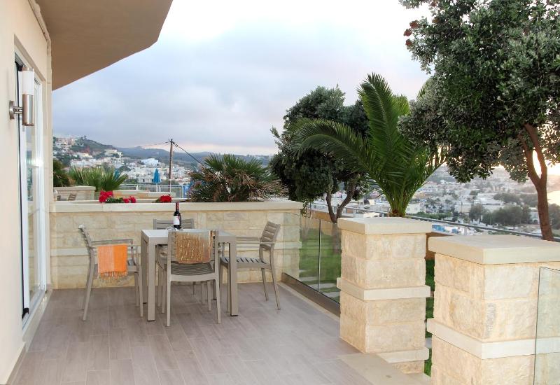 Superior Triple Room with Sea View image 3