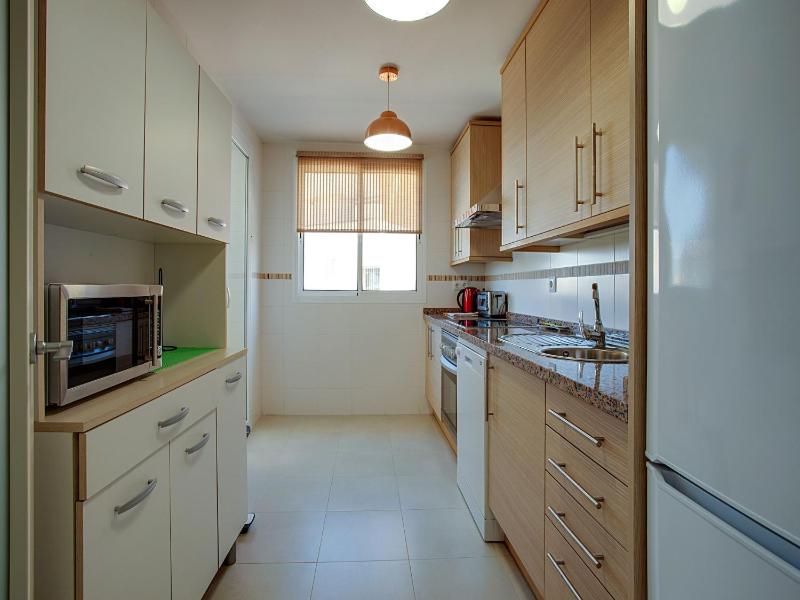 Beachside Apartment with Pool - image 20