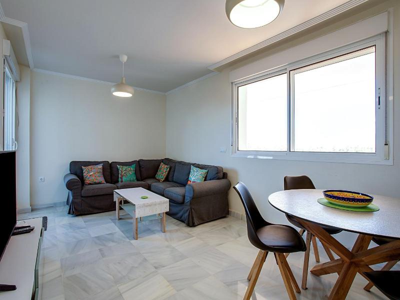 Beachside Apartment with Pool - image 6