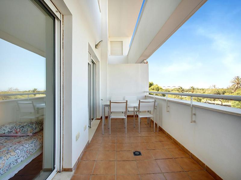 Beachside Apartment with Pool - image 7