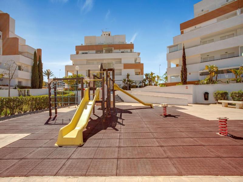 Beachside Apartment with Pool - image 12
