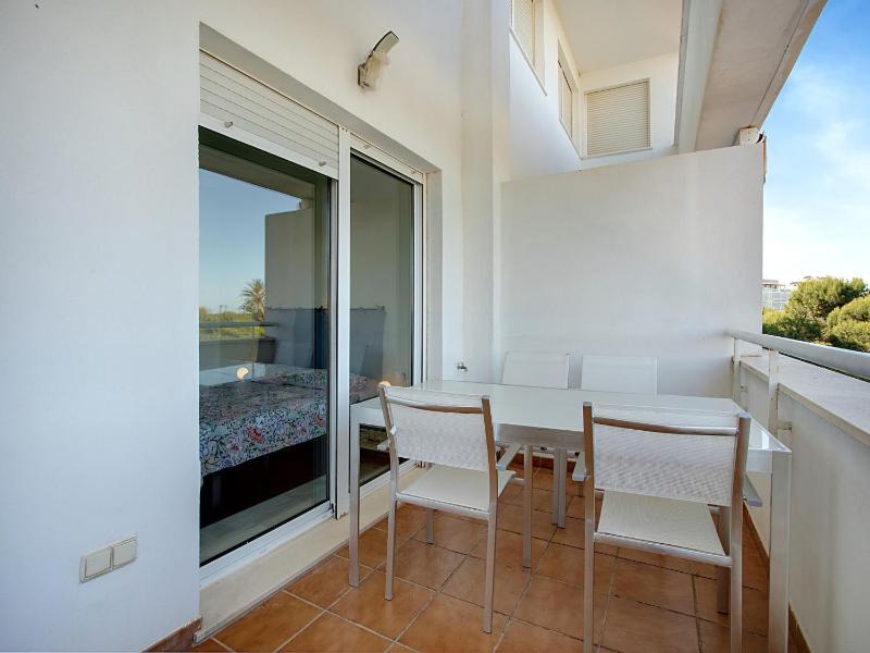 Beachside Apartment with Pool - image 14