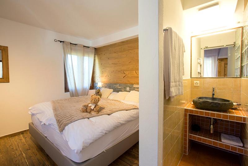 Economy Double Room image 3