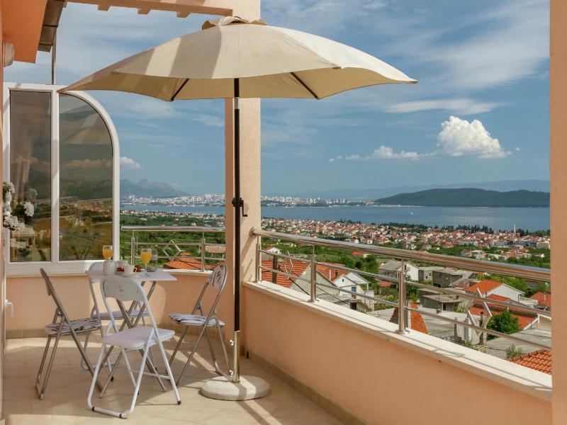 Modern Stay in Kastel Stari - image 23