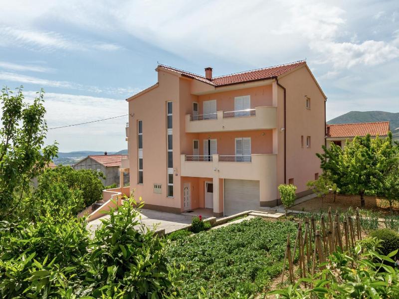 Modern Stay in Kastel Stari - image 1
