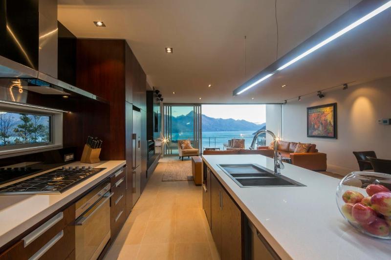Villa De Luxe a Relax it's Done luxury holiday home - image 17