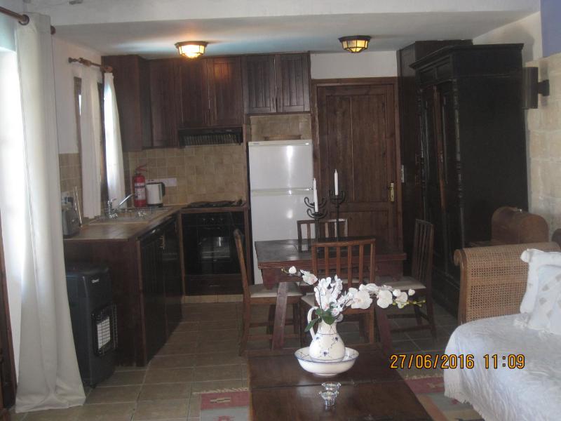 Studio (2 Adults) image 4