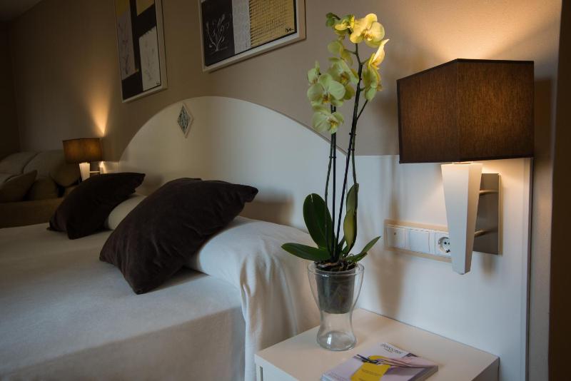 Family Room (2 Adults + 2 Children) image 2