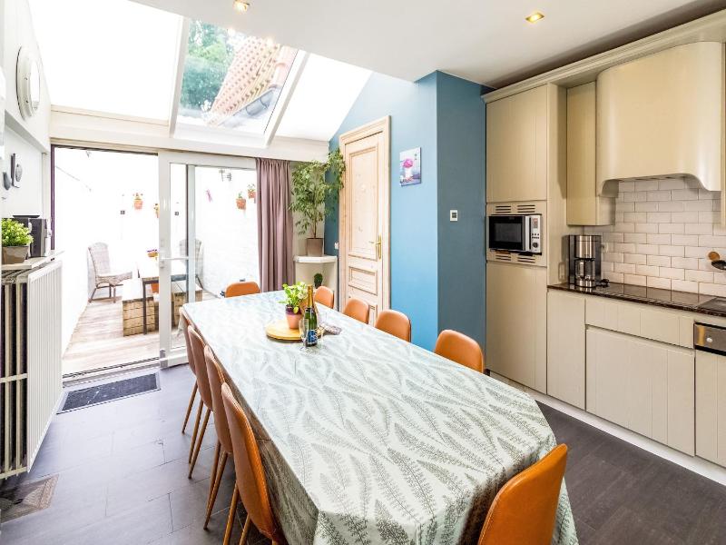 Spacious holiday home in Bruges - image 2