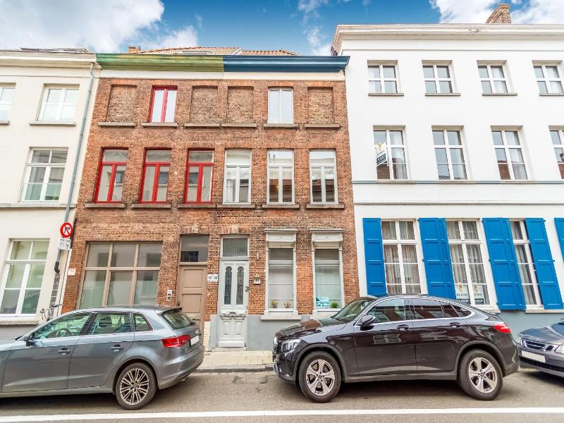 Spacious holiday home in Bruges - image 1