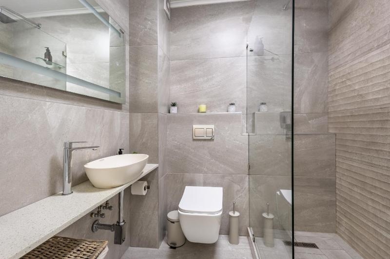Chakas Cove Apartments - image 13
