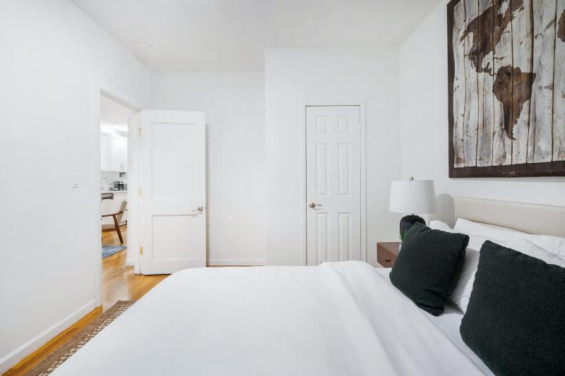 109-1 Huge 3BR Best Value Amazing NYC Apt - image 11