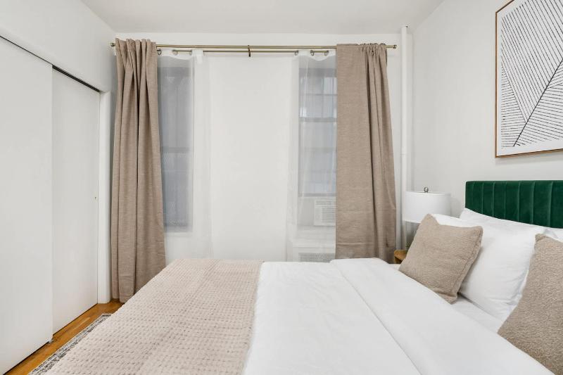 109-1 Huge 3BR Best Value Amazing NYC Apt - image 12