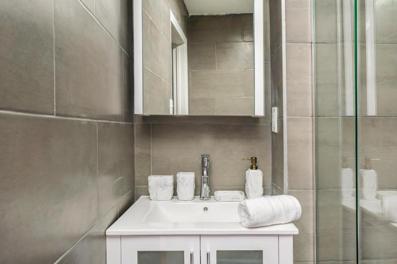 109-1 Huge 3BR Best Value Amazing NYC Apt - image 15
