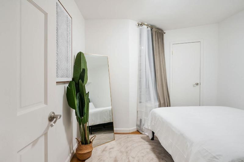 109-1 Huge 3BR Best Value Amazing NYC Apt - image 9