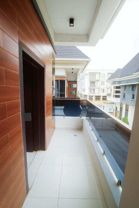Ginik Suite And Apartments - image 4