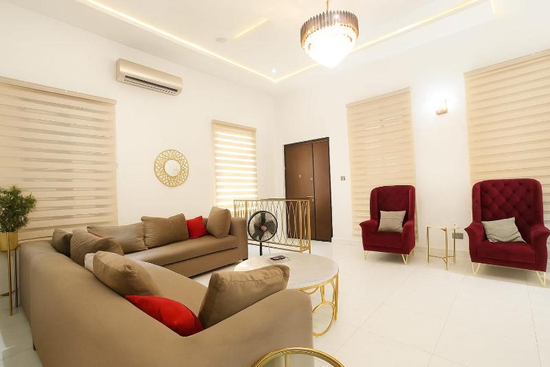 Ginik Suite And Apartments - image 2