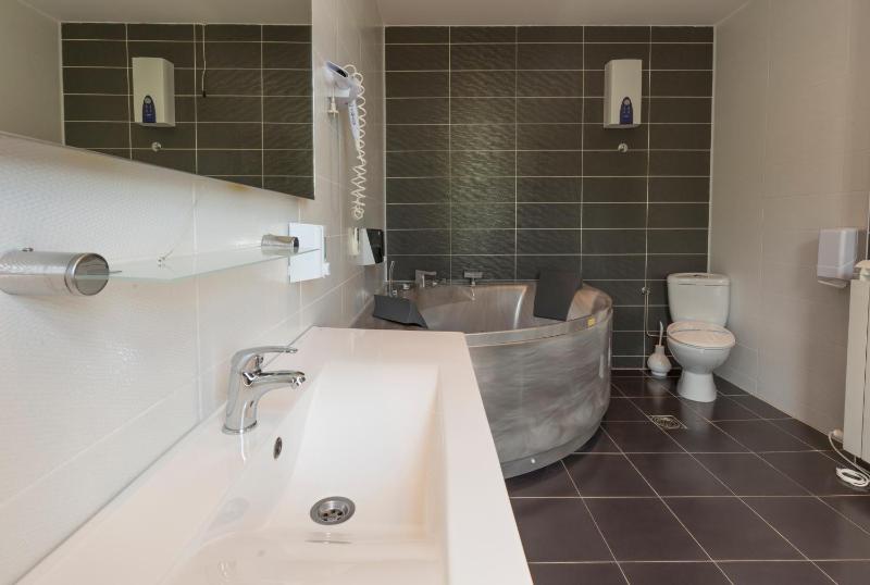 Special Offer - Suite with Jacuzzi image 4