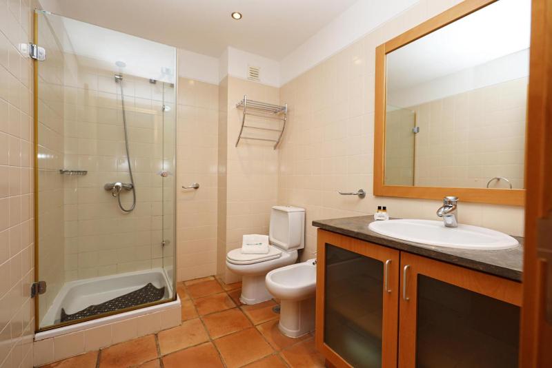 B39 - Marina Hill Apartment - image 3