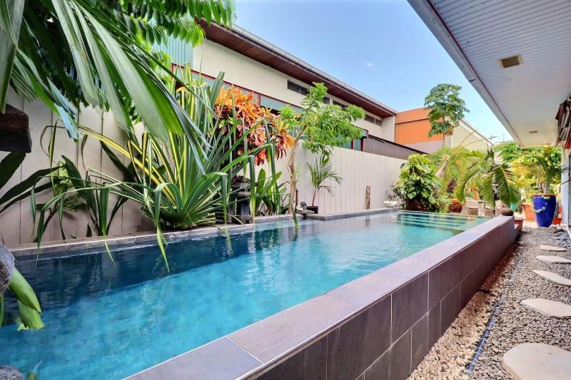 Hiiaka room - city center - swimming pool - image 8