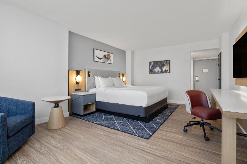 Crowne Plaza Virginia Beach Town Center by IHG - image 28