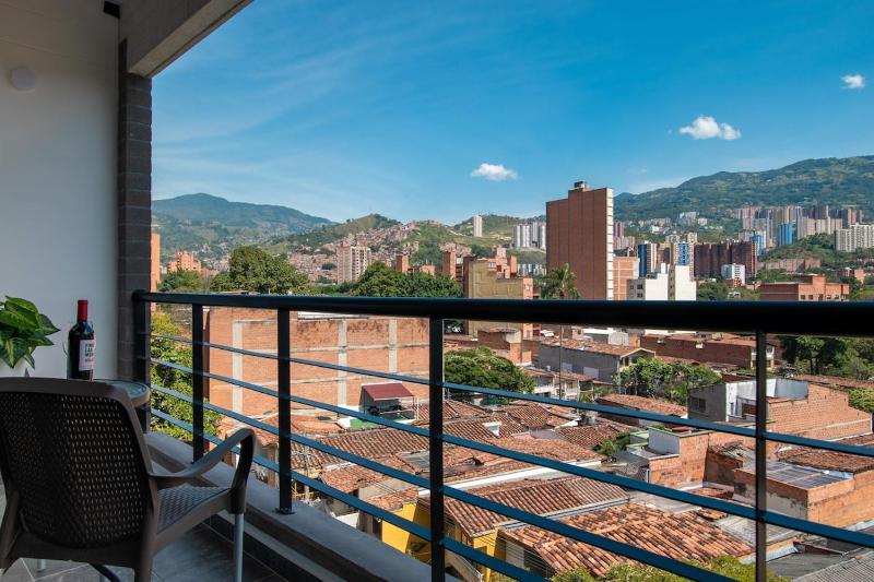 Cozy Laureles Retreat Stadium Vicinity - image 12