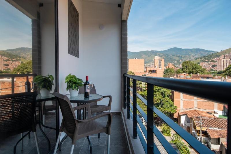 Cozy Laureles Retreat Stadium Vicinity - image 10