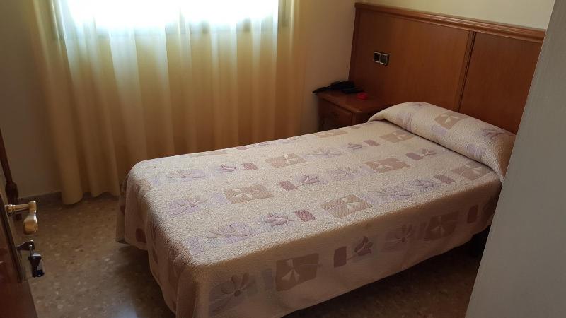 Standard Single Room image 2