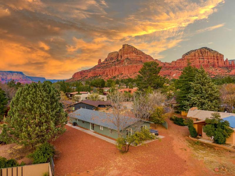 Sedona Chapel Escape with Private Hot Tub and Views - image 38