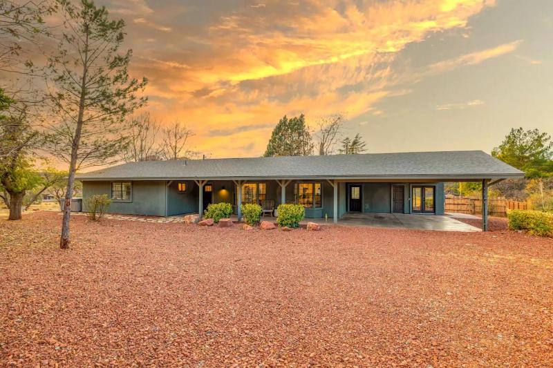 Sedona Chapel Escape with Private Hot Tub and Views - image 18