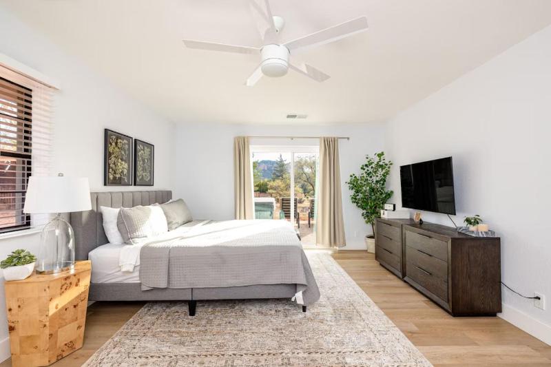 Sedona Chapel Escape with Private Hot Tub and Views - image 22