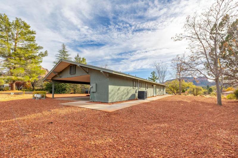 Sedona Chapel Escape with Private Hot Tub and Views - image 39