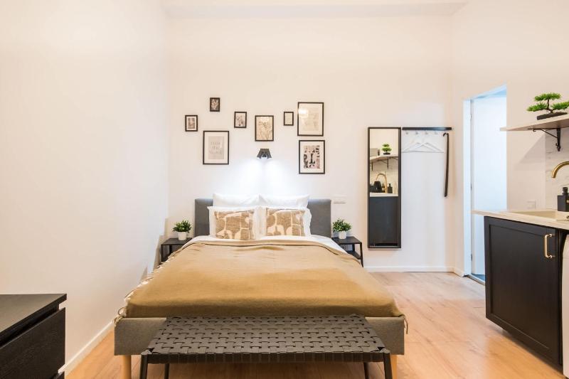 Very Central - Calm Studio - image 1