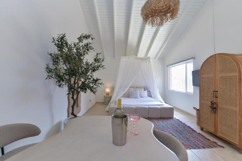 Moderne Studio Palm dichtbij de zee met zwembad - image 37