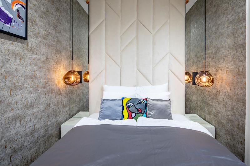 Extra Central - Stylish & Luxury Stay - image 10