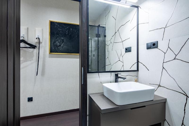 Extra Central - Stylish & Luxury Stay - image 16