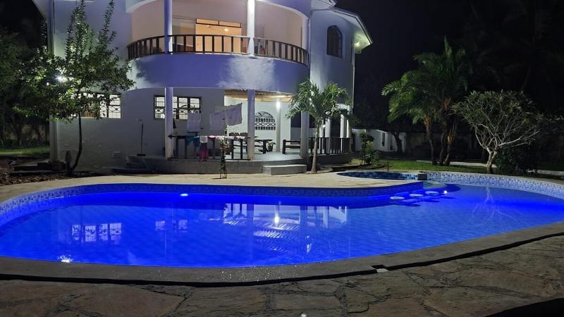 Elegant 5BR Diani Villa with Pool & Beach Access - image 7