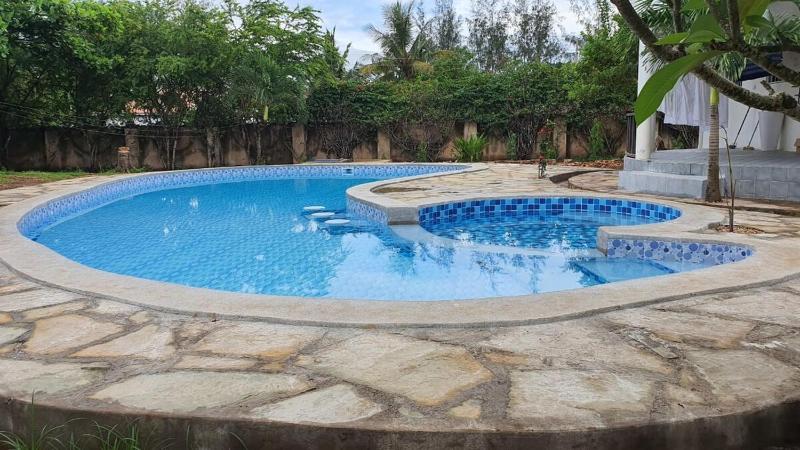 Elegant 5BR Diani Villa with Pool & Beach Access - image 6