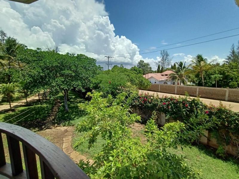 Elegant 5BR Diani Villa with Pool & Beach Access - image 15
