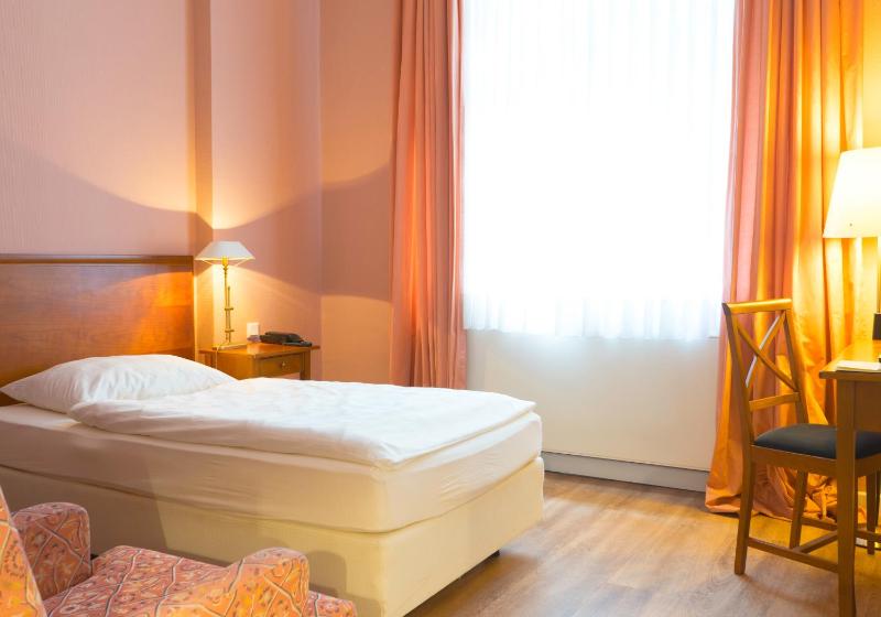 Standard Single Room image 4