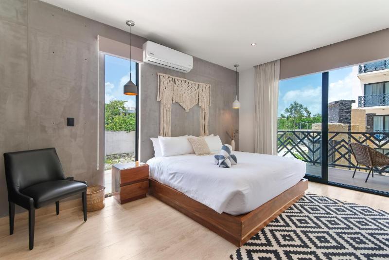 Unwind | Private Balcony & Rooftop Pools | Casago - image 24